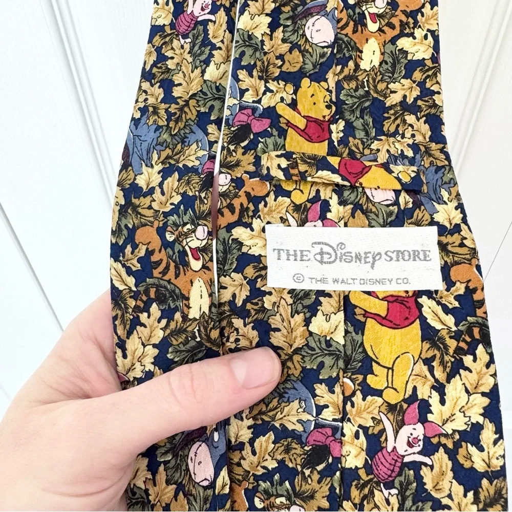 Disney Winnie the Pooh & Friends Fall Leaves Tie - Multicolor